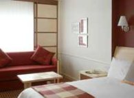 Holiday Inn Hotel Gatwick Bedroom