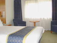 britannia hotel leeds airport bedroom