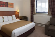 Holiday Inn Luton Airport - Bedroom
